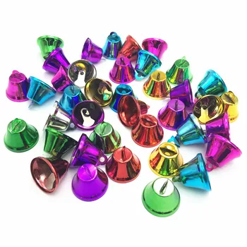 20pcs Свирки Занаят Многоцветни на Едро DIY Малки Метални Звънчета за Коледен Фестивал Венец Декор на Къща за Почивка Окачен Декор